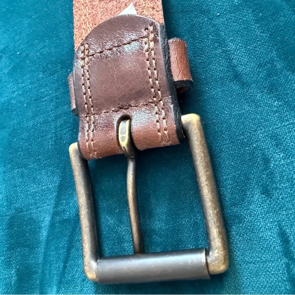 Levis Brown Leather Belt Mens 42 Brass Buckle Casual Jean Accessory‎ 11L V02G